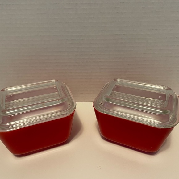 Vintage Pyrex Refrigerator Dishes with Lids. Very good vintage condition. - Picture 2 of 16